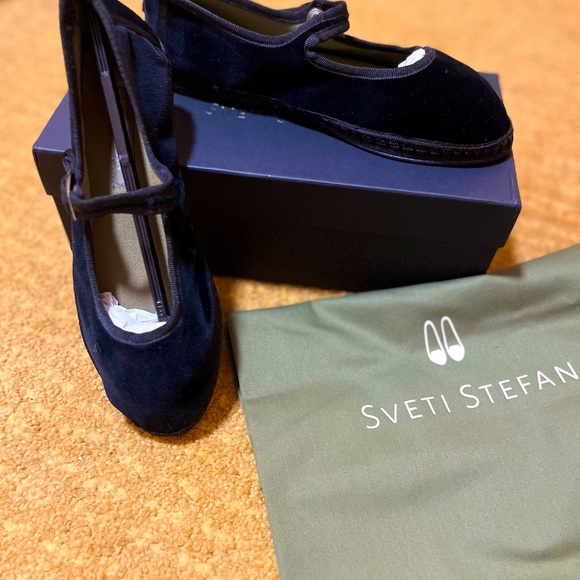 Sveti Stefan. Mary Jane Noir Shoes. Black Velvet. - Picture 1 of 2